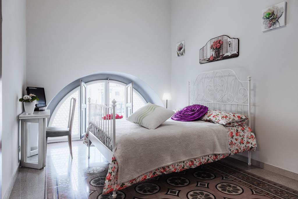 Glam Sm Maggiore Guest House Roma Esterno foto