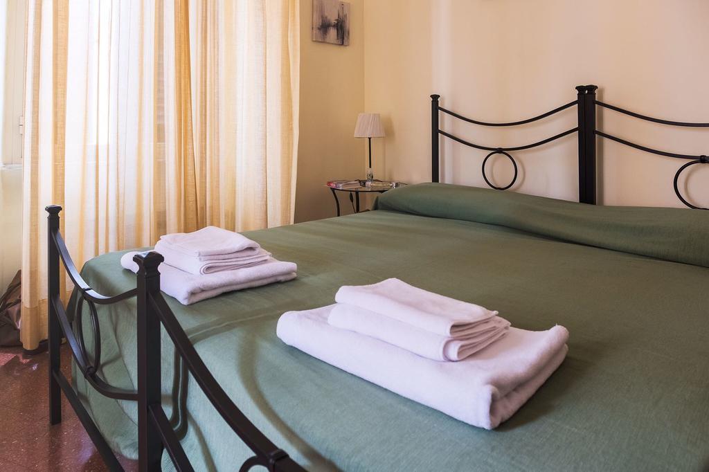 Glam Sm Maggiore Guest House Roma Esterno foto